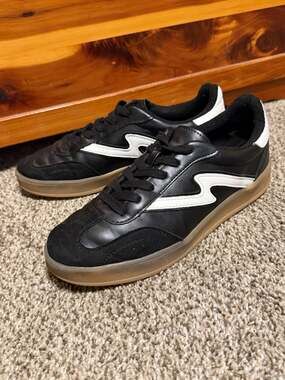 Madden Girl Giia Size 8 Black and White Low Top Sneakers Fashion Casual